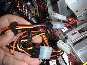 Conexión del cable de la fuente de alimentación a los ventiladores